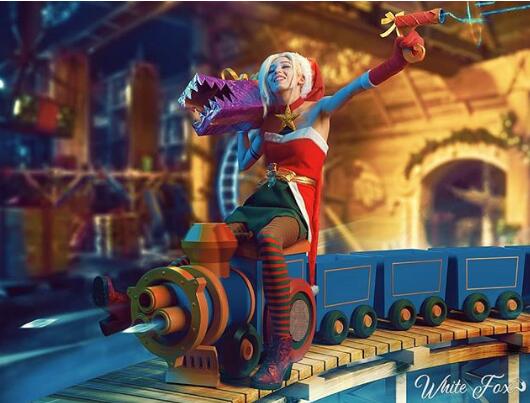 【新2管理网址】霍汶希斩获“年度综艺节目制片人奖” 不断突破挑战全能(图1) 新2手机网址